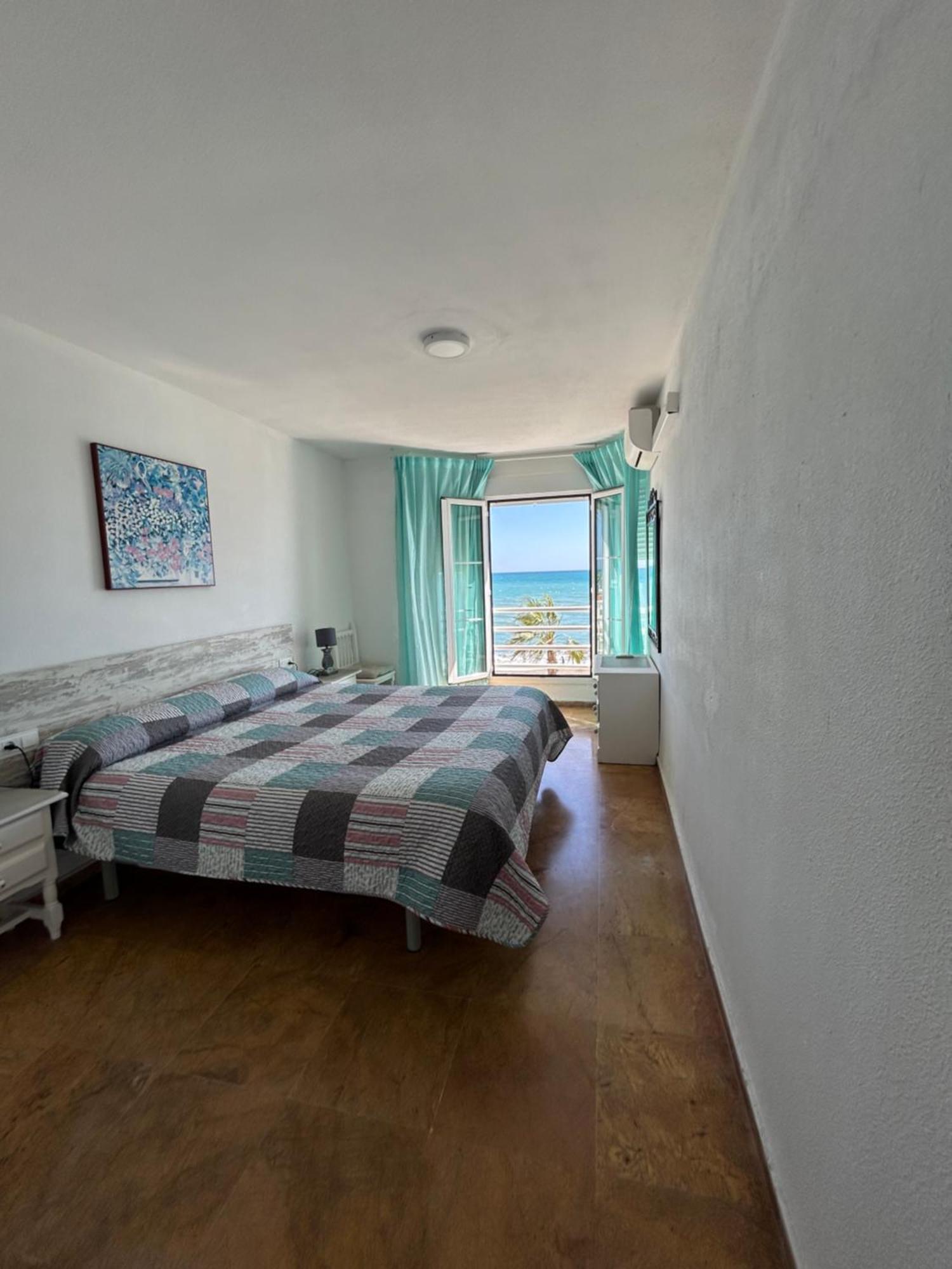 Apartamento Frente Al Mar,Primera Linea De Playa Rincón de la Victoria Exterior foto